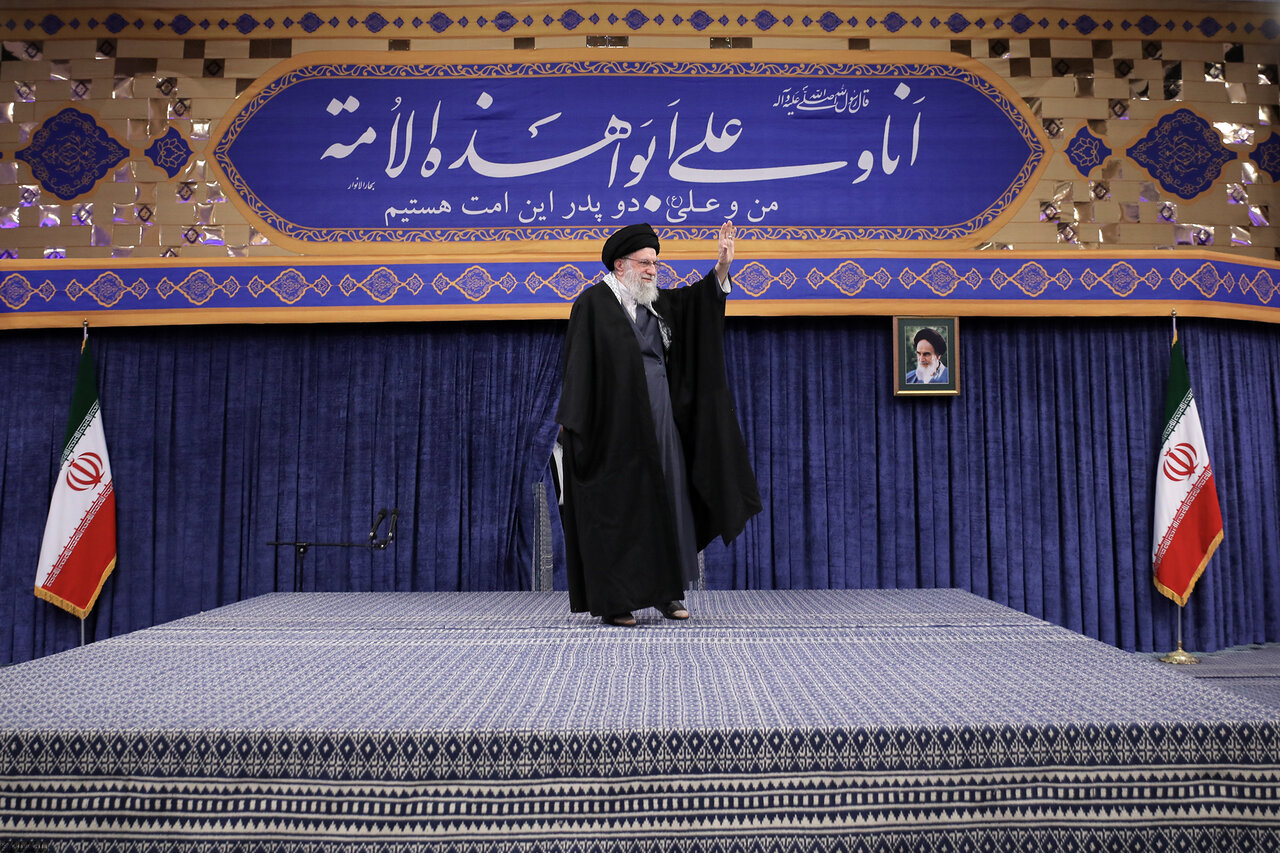 «امت همدل؛ نگاهی به اندیشه‌های وحدت‌گرایانه رهبر»