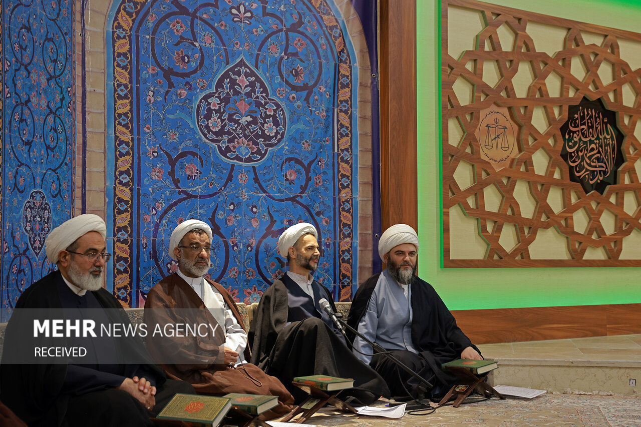 محفل قرآنی به یاد چهلمین سالگرد رهبر شهید انقلاب