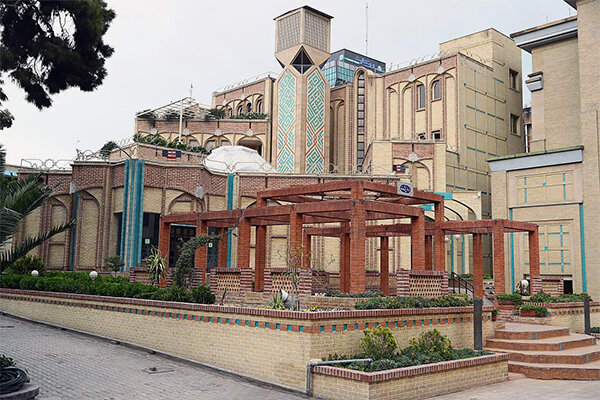 همایش هنرمندان و اندیشمندان: نگاهی به آینده ایران