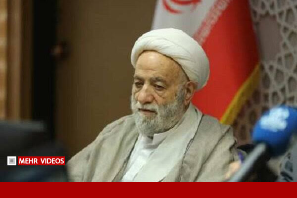 استاد قرائتی در مزار رهبر شهید انقلاب حاضر شد