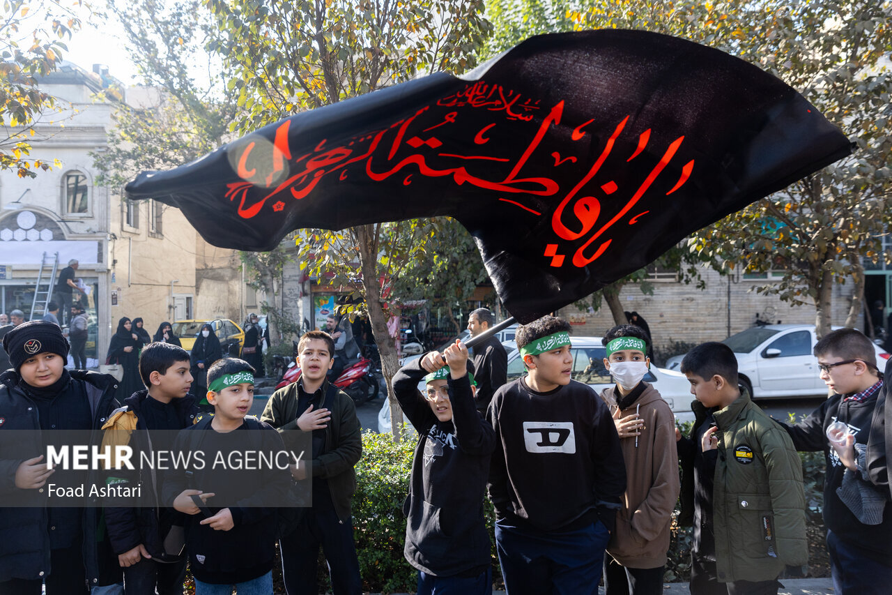 بانوان، از مخاطب به کنشگر در برنامه‌های فاطمیه تبدیل شوند