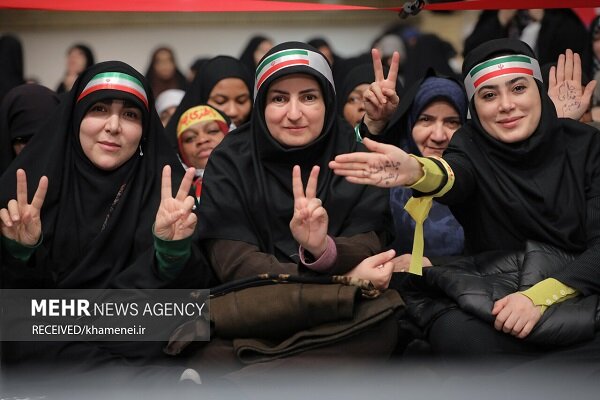 نگاهی تازه به الگوی سوم زن از منظر آیت‌الله خامنه‌ای: تأکید بر جنسیت‌محوری