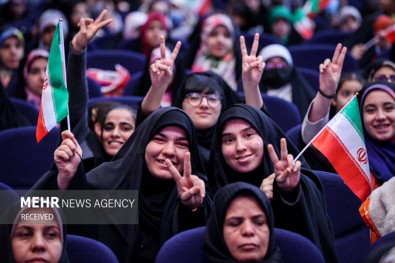 گردهمایی دختران نوجوان تهران با حضور ۱۶۰۰ نفر در فرهنگسرای بهمن برگزار شد